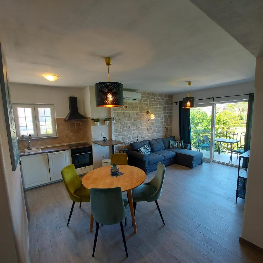 Apartments Batistic Supetarska Draga Rom bilde
